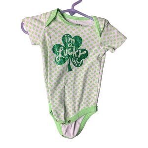 St Patricks Day Infant Baby Size 3 6 months 1 Piece Bodysuit Im a lucky Girl Gre